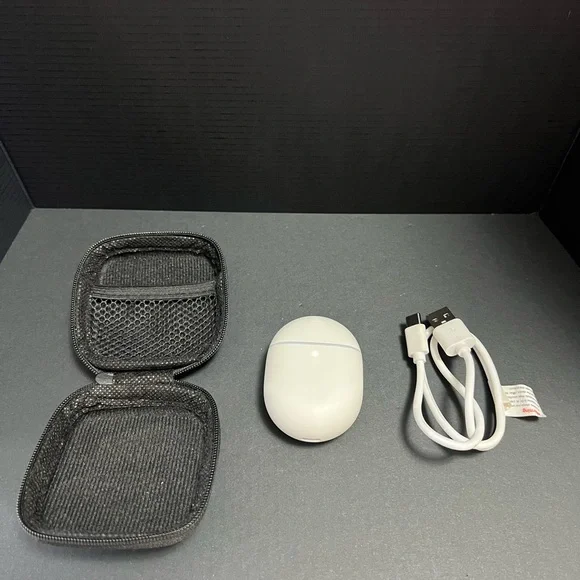White Wireless google pixel series A Earbuds with Case and Charger. - Picture 2 of 15
